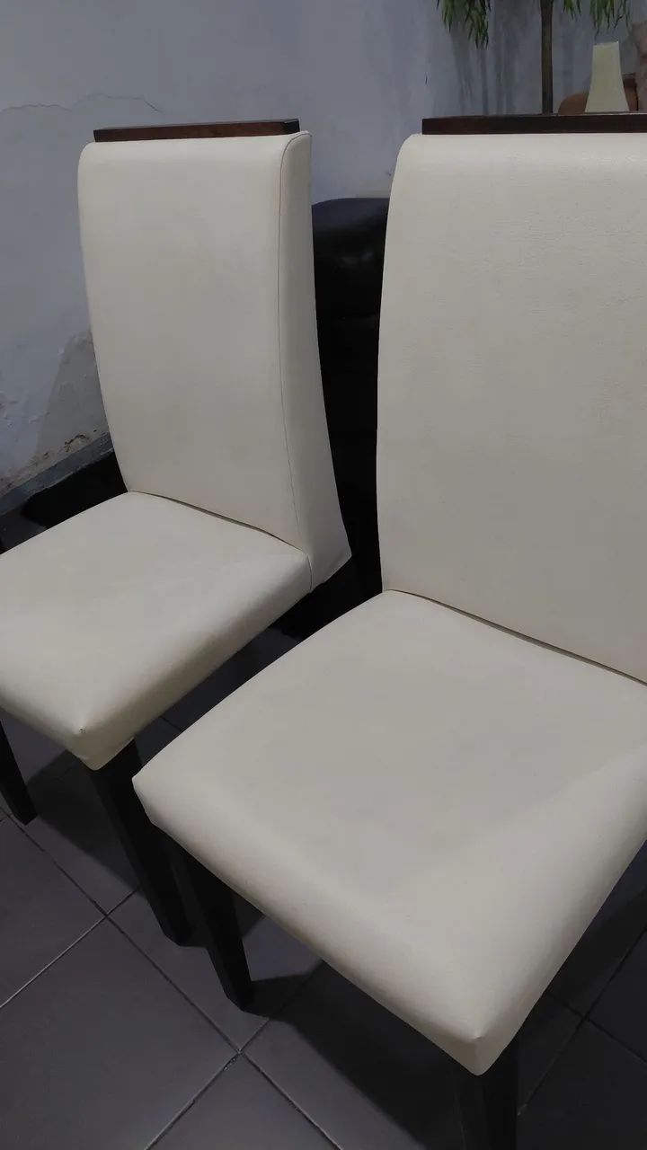 Cadeiras De Acolchoado Branco com Encosto - Foto 5