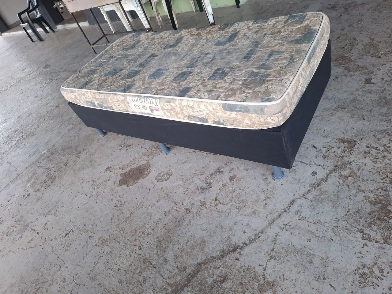 Cama Box solteiro com colchão 