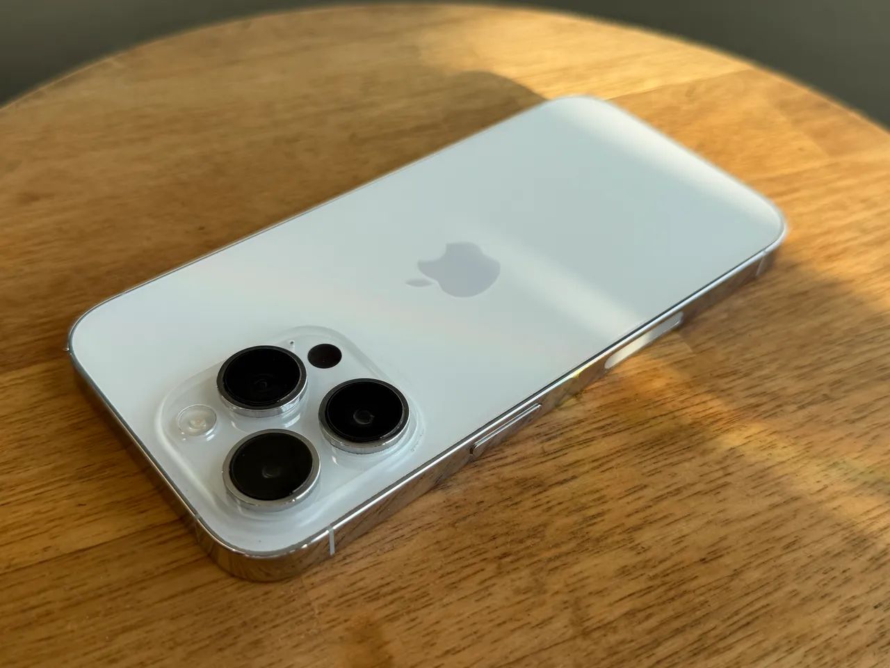 【美品】iPhone 14Pro 256GB シルバー Amazon | 【整備済み品】 Apple iPhone 14 Pro 256GB シルバー SIM