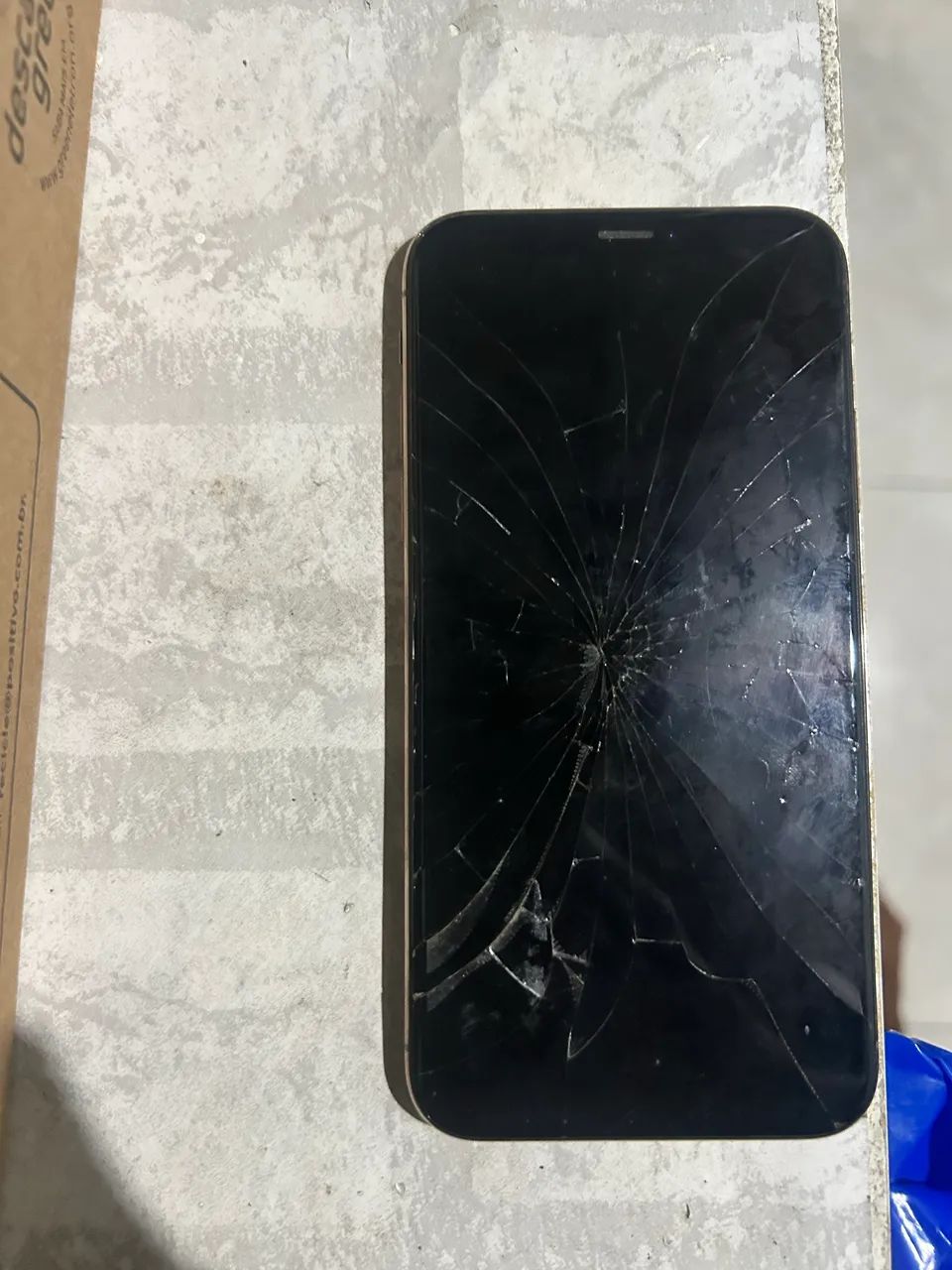 Celular para a retirada de peças 