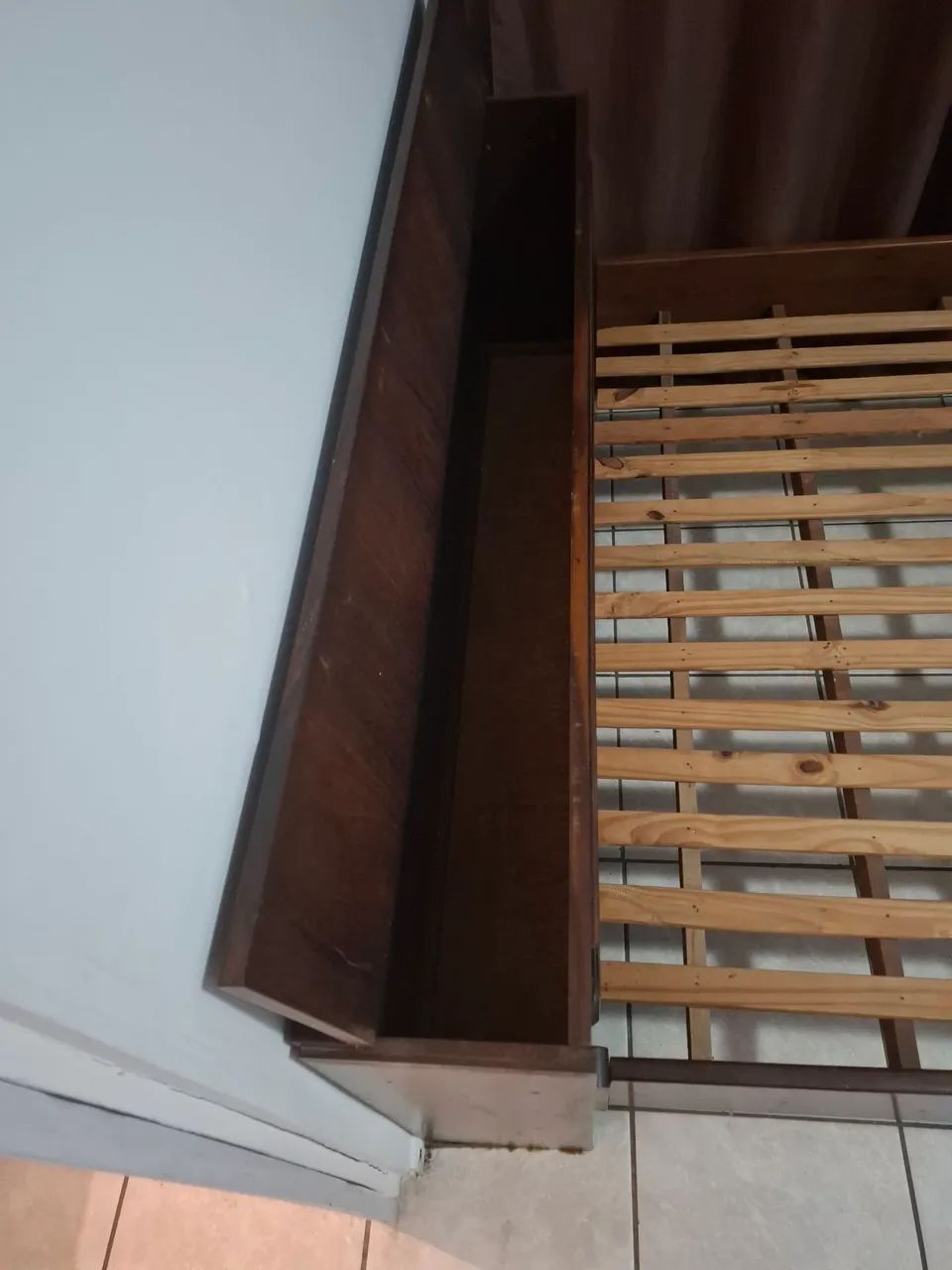 Cama de casal de imbuia com colchão de molas - Foto 5