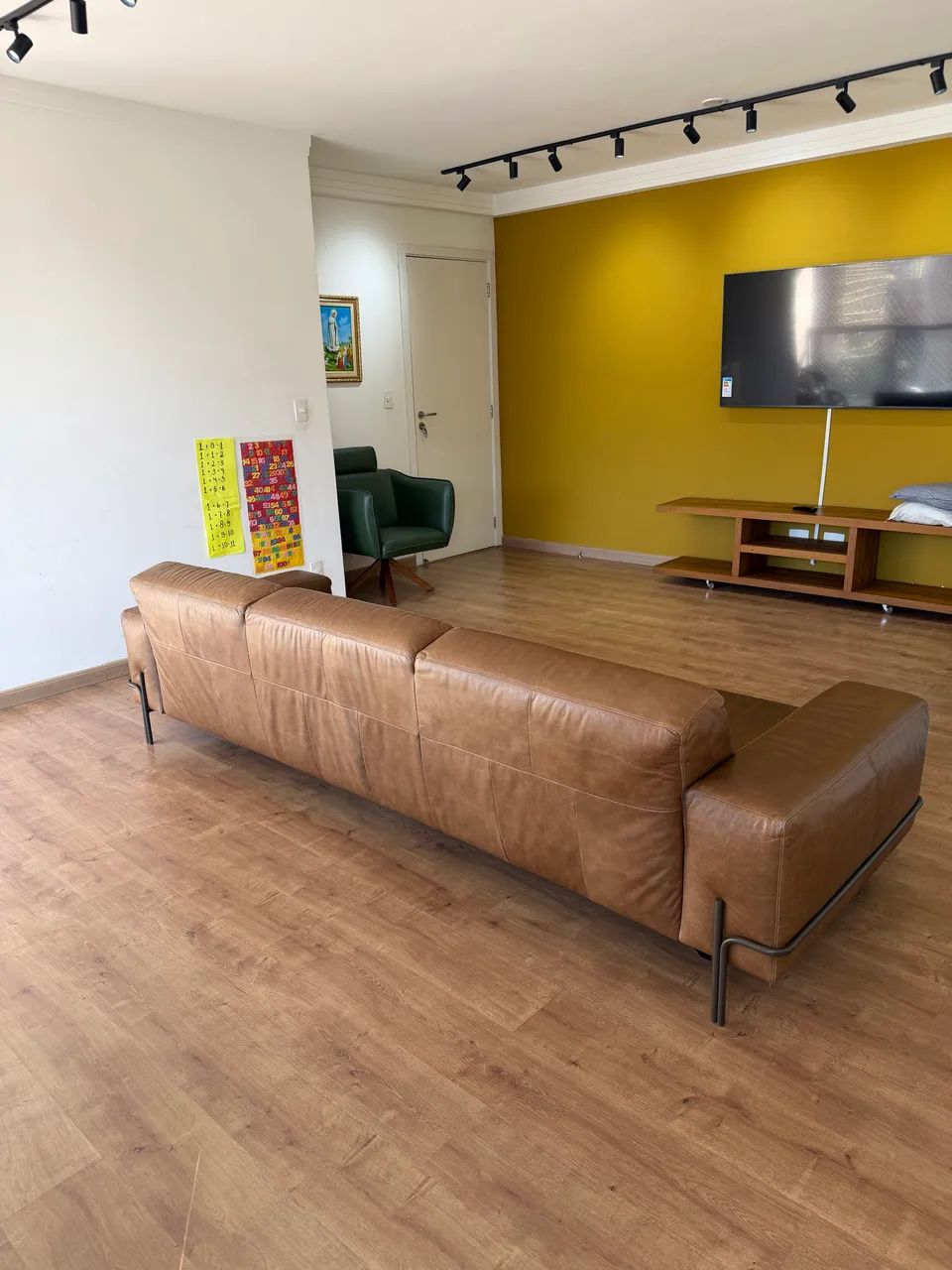 Sofa de couro marrom 3 lugares  - Foto 4