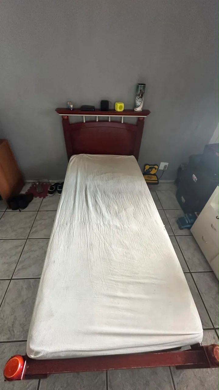 Vendo cama de Solteiro