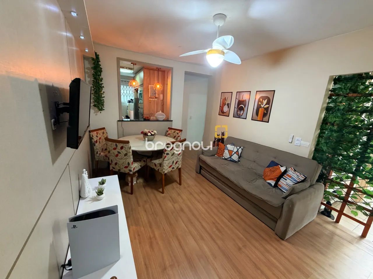 Apto semi mobiliado com suíte e 2 quartos, deck externo e garagem em São José