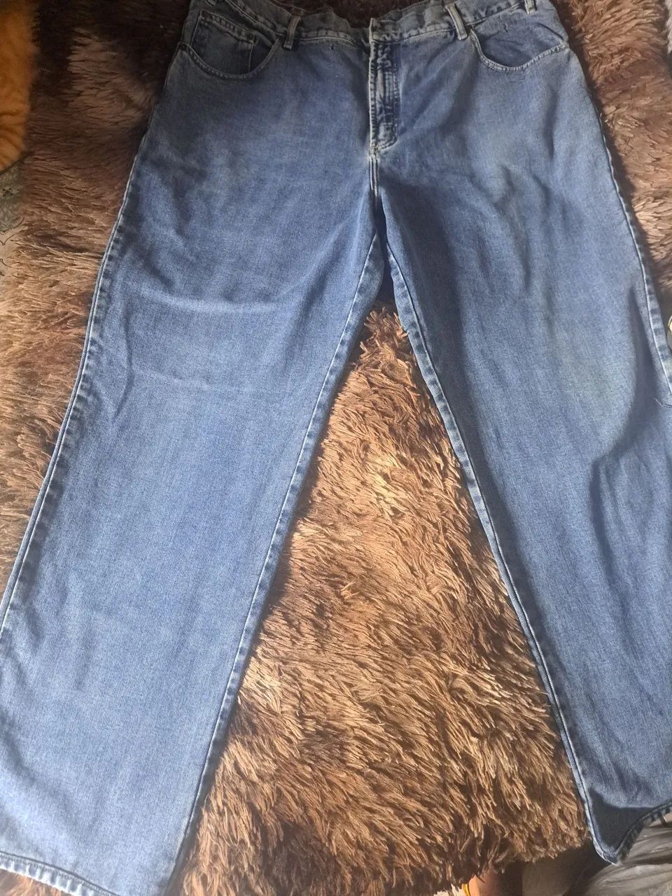 Calça de marcas novas lindas 