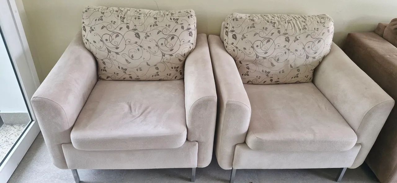 Cadeiras em suede