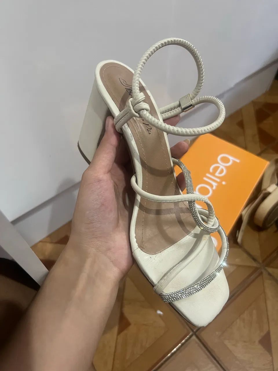 Vestido de besta e sandália  - Foto 4
