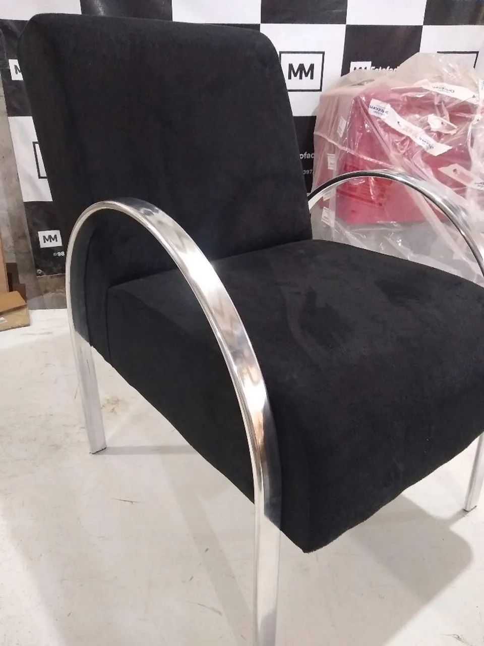 Poltrona decorativa braços alumínio 'U' - Foto 4