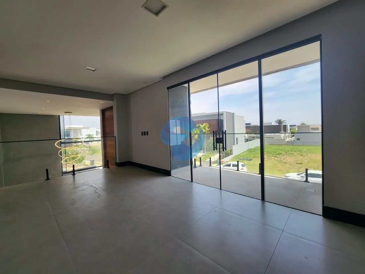 Casa Sofisticada no Alphaville 4 | 3 Suítes, Piscina de 10m e Pé-Direito de 6m - Foto 5