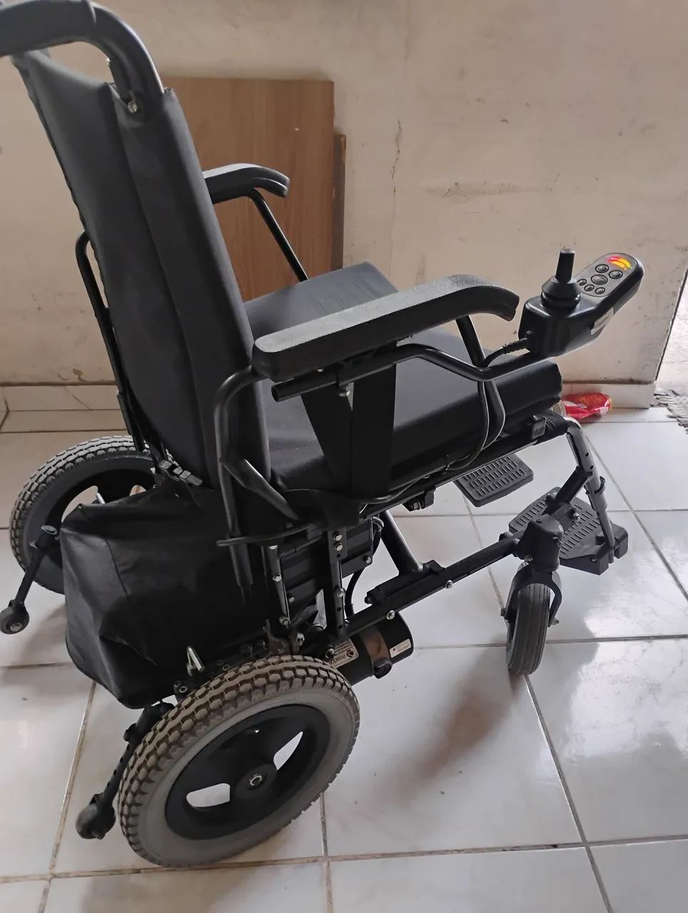 CADEIRA DE RODAS MOTORIZADA - Foto 2