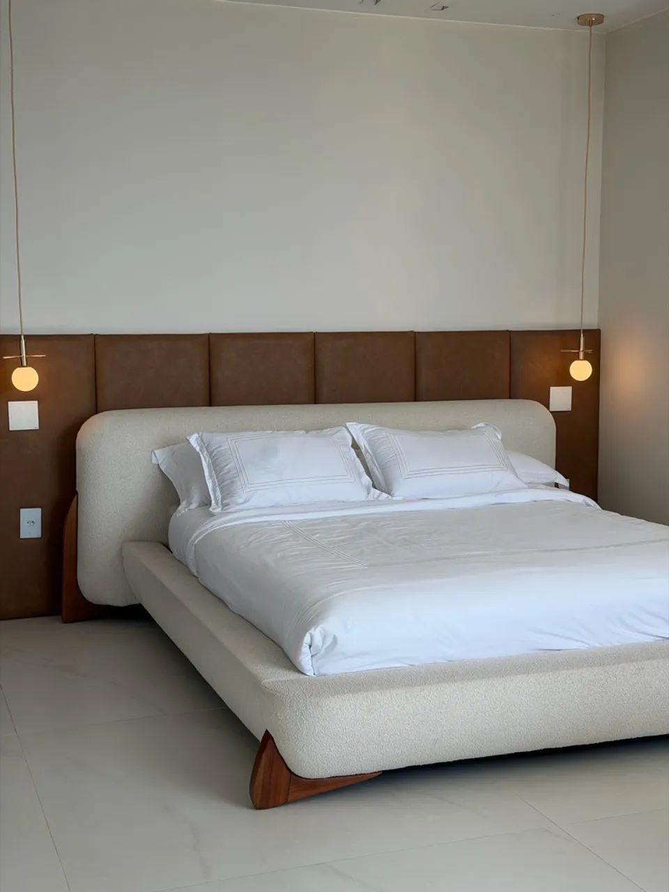 Cama estilo contemporâneo tecido bouclé e madeira maciça 