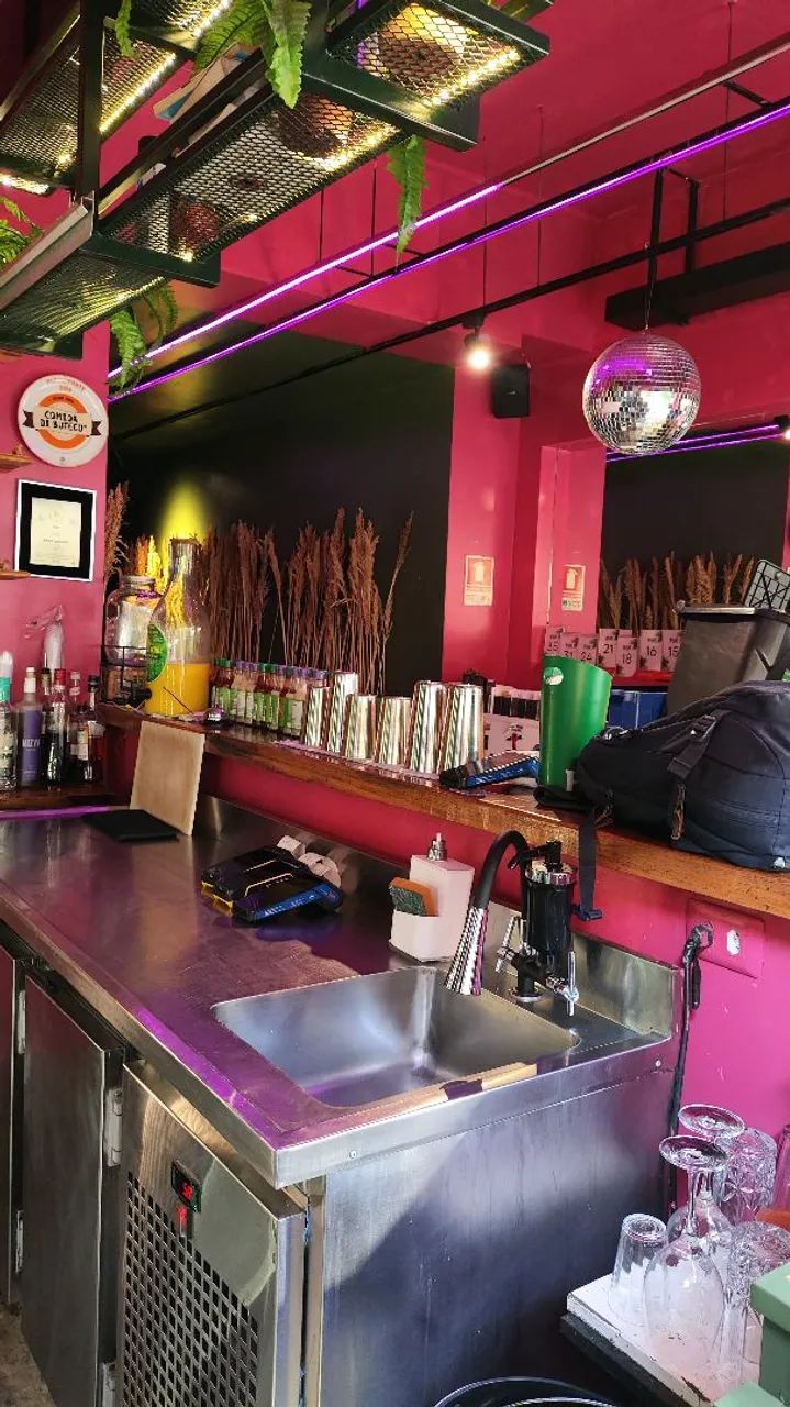 Vendo Restaurante/Bar Completo C/Subsolo 