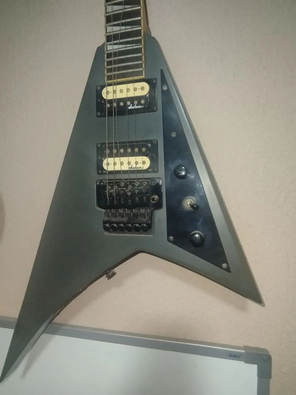 Vendo guitarra Jackson JS 32 Randy Rhoads  - Foto 3