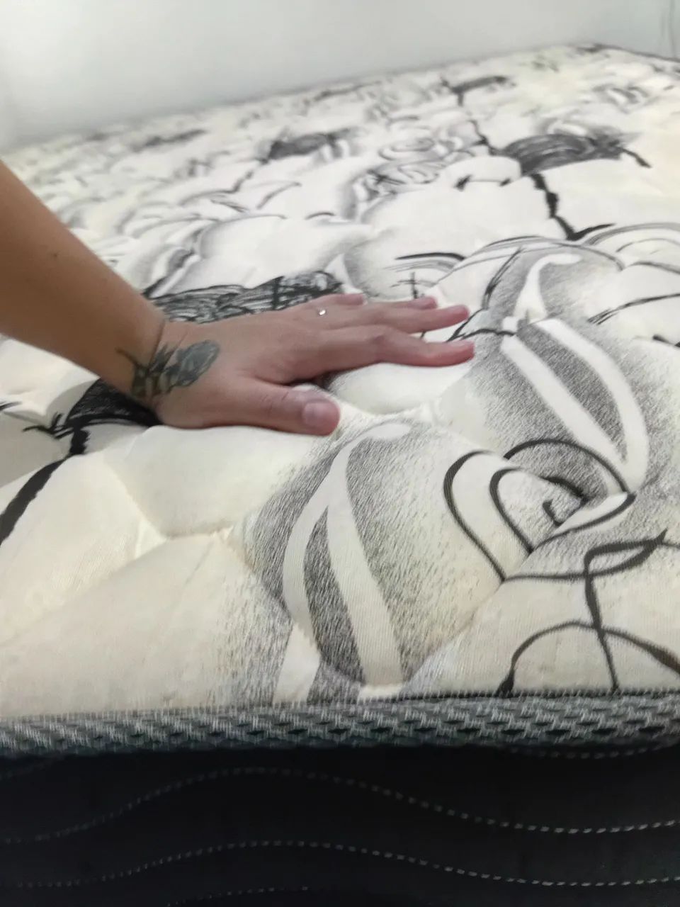 Vendo Cama Box Queen Ortobom + Colchão Ortopédico - Foto 3