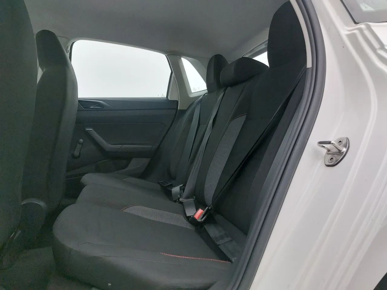 Volkswagen Polo Track 1.0 Flex 12V 5p, foto 17 de 18