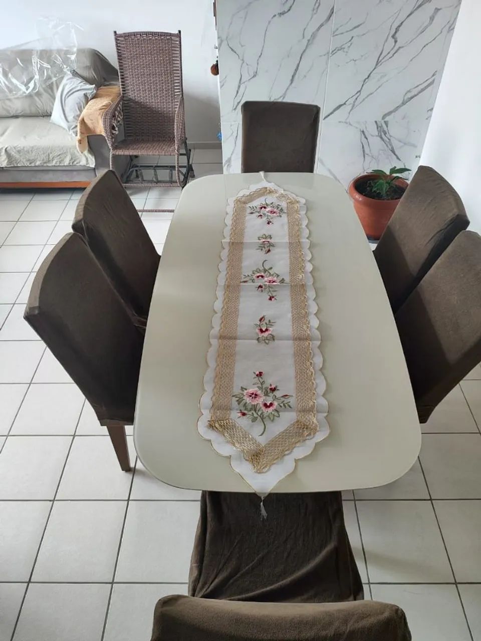 Vendo mesa de jantar de vidro com 6 cadeiras