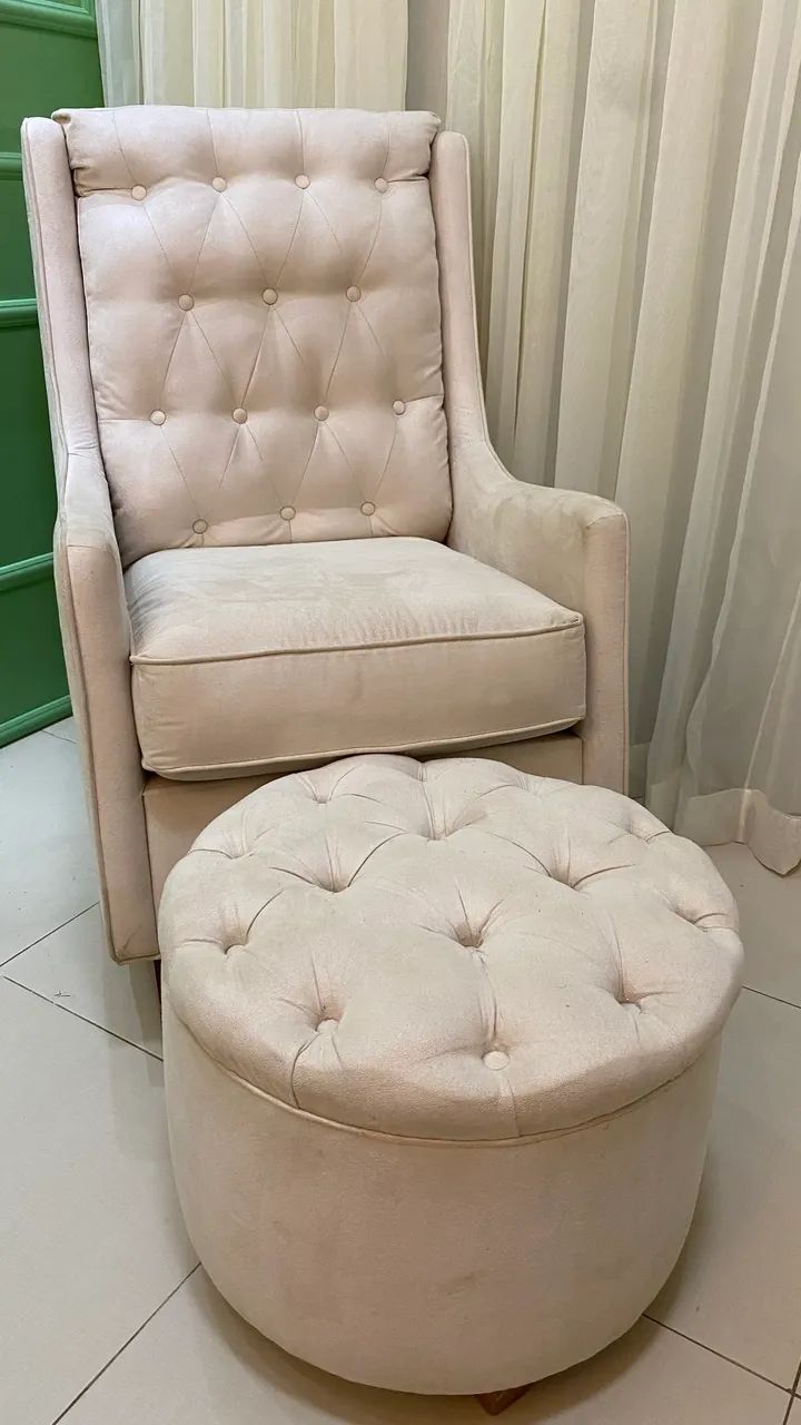 Poltrona de amamentação com puff 441140313610014724