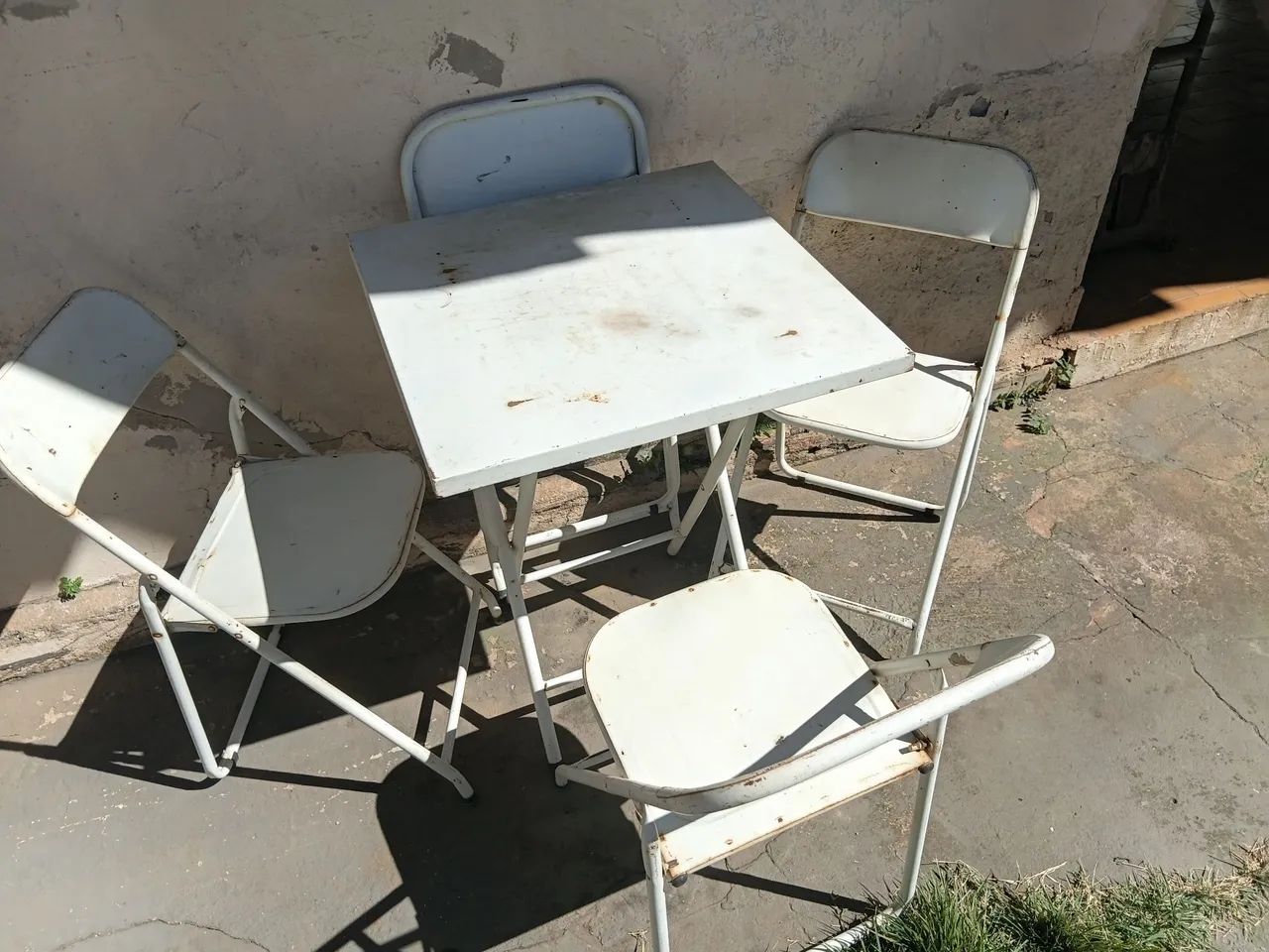 mesa de chapa antiga  C/ 4  cadeiras 