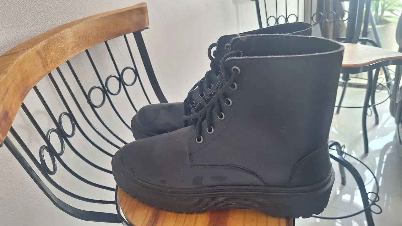 Bota preta tamanho 38 - Foto 2