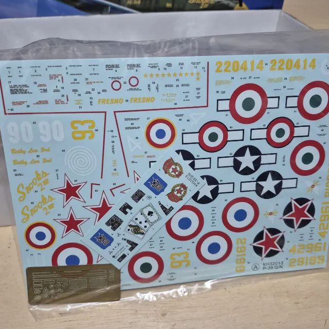 Kit para montar KITTY HAWK P-39 AIRACOBRA 1:32 SCALE - Foto 2