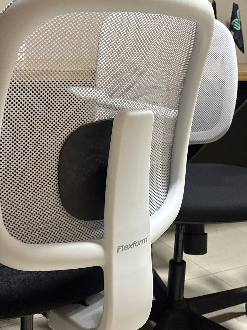 3 Cadeiras Flexform Preto e branco ( separado é mais caro ) - Foto 3