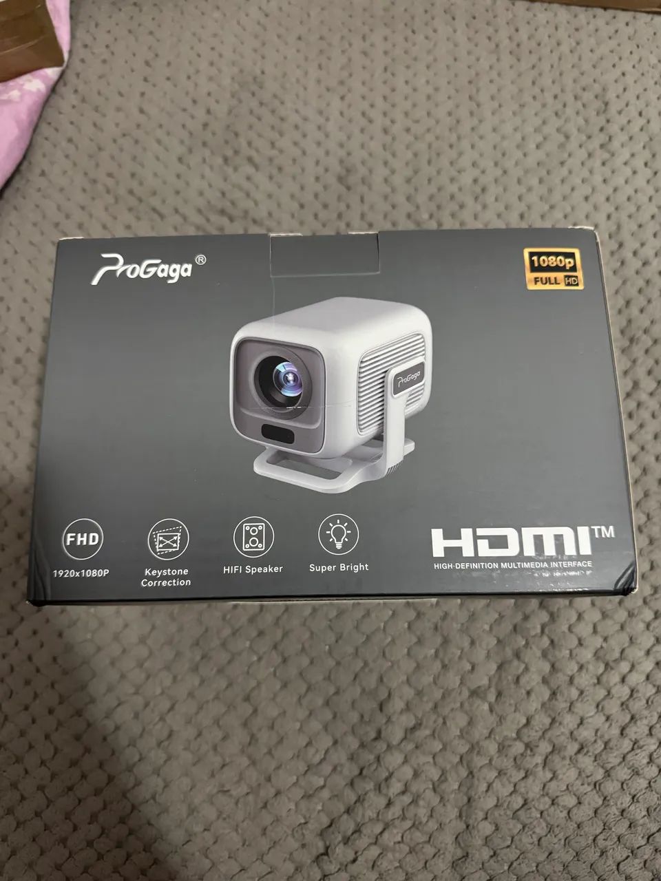 Projetor Progaga Foco Automático 450 Ansi Lumens Android 11 Branco