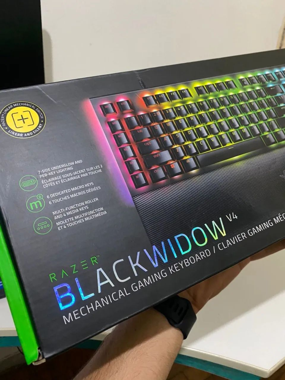 OPORTUNIDADE: RAZER BLACKWIDOW V4 | LACRADO