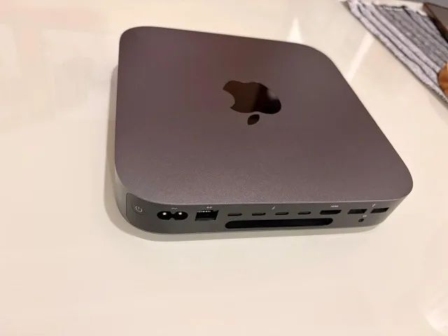Apple Mac Mini 2018 i3 8GB SSD MacOS Sequoia - Computadores e