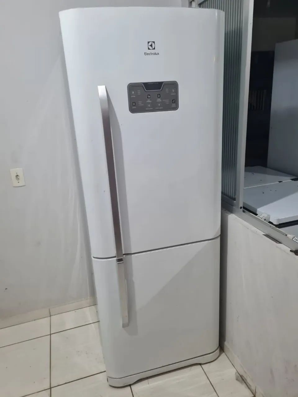 Barbada vendo geladeira top inverse eletrolux funcionando perfeitamente  - Foto 3