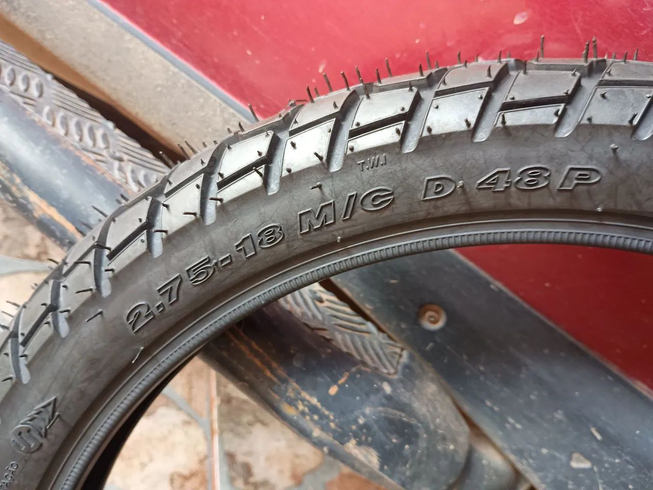 Vendo este Pneu aro 18 novo poço entrega  - Foto 3