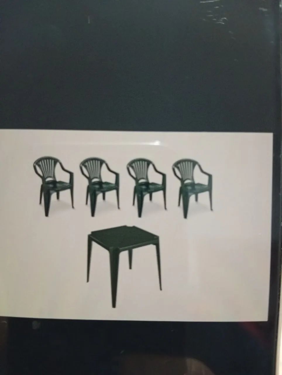 Vende se jogo de mesa e cadeiras 