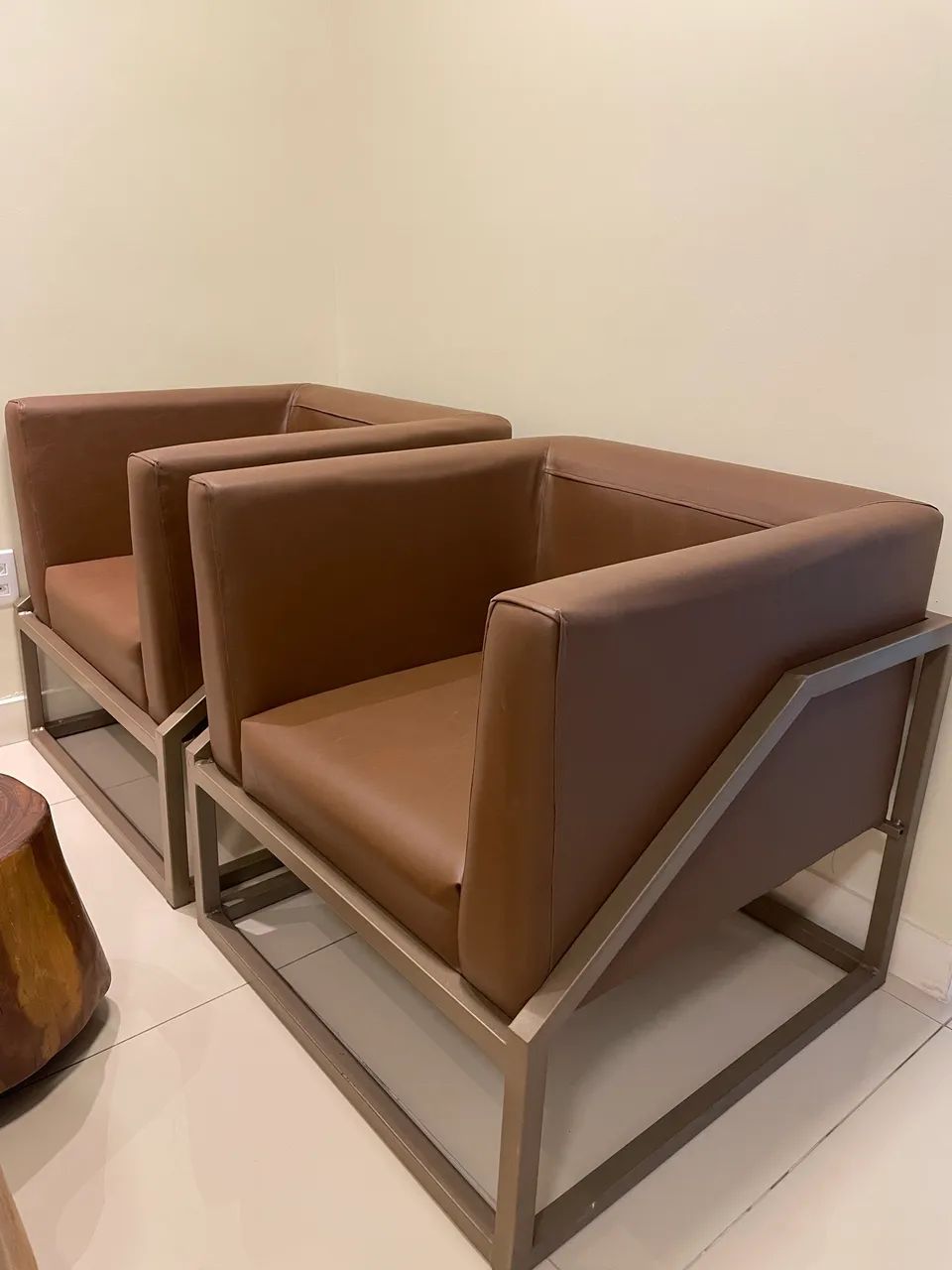 Poltronas em Metalon