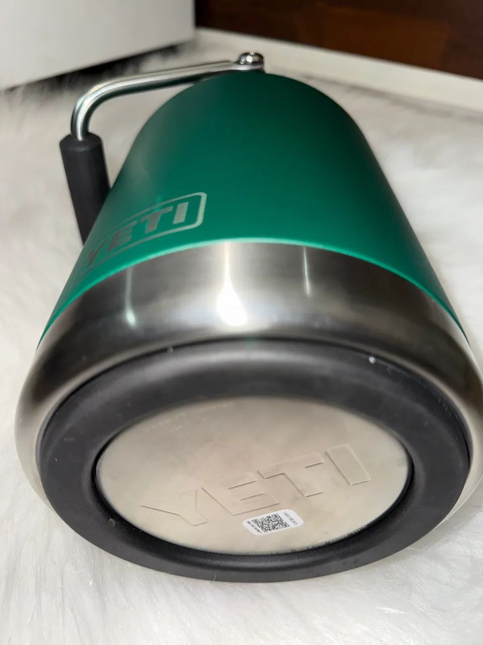 Garrafa térmica YETI Rambler Meio Galão Aço Inoxidável - Verde Floresta  - Foto 2