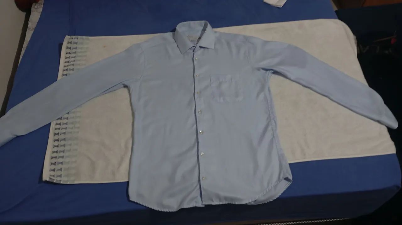 Camisa social azul com bolso  - Foto 3