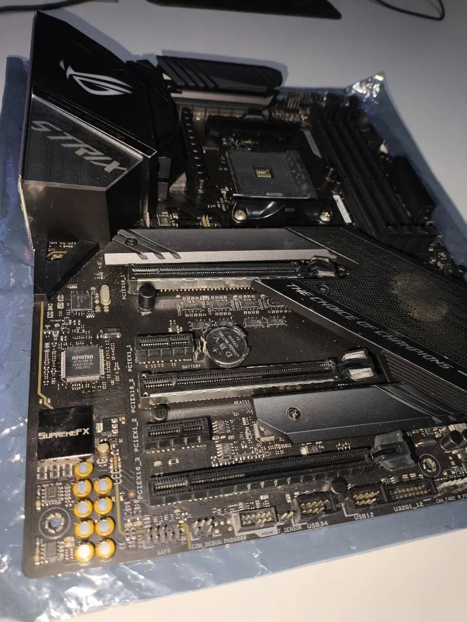 Placa mãe X570 Rog Strix - Foto 3