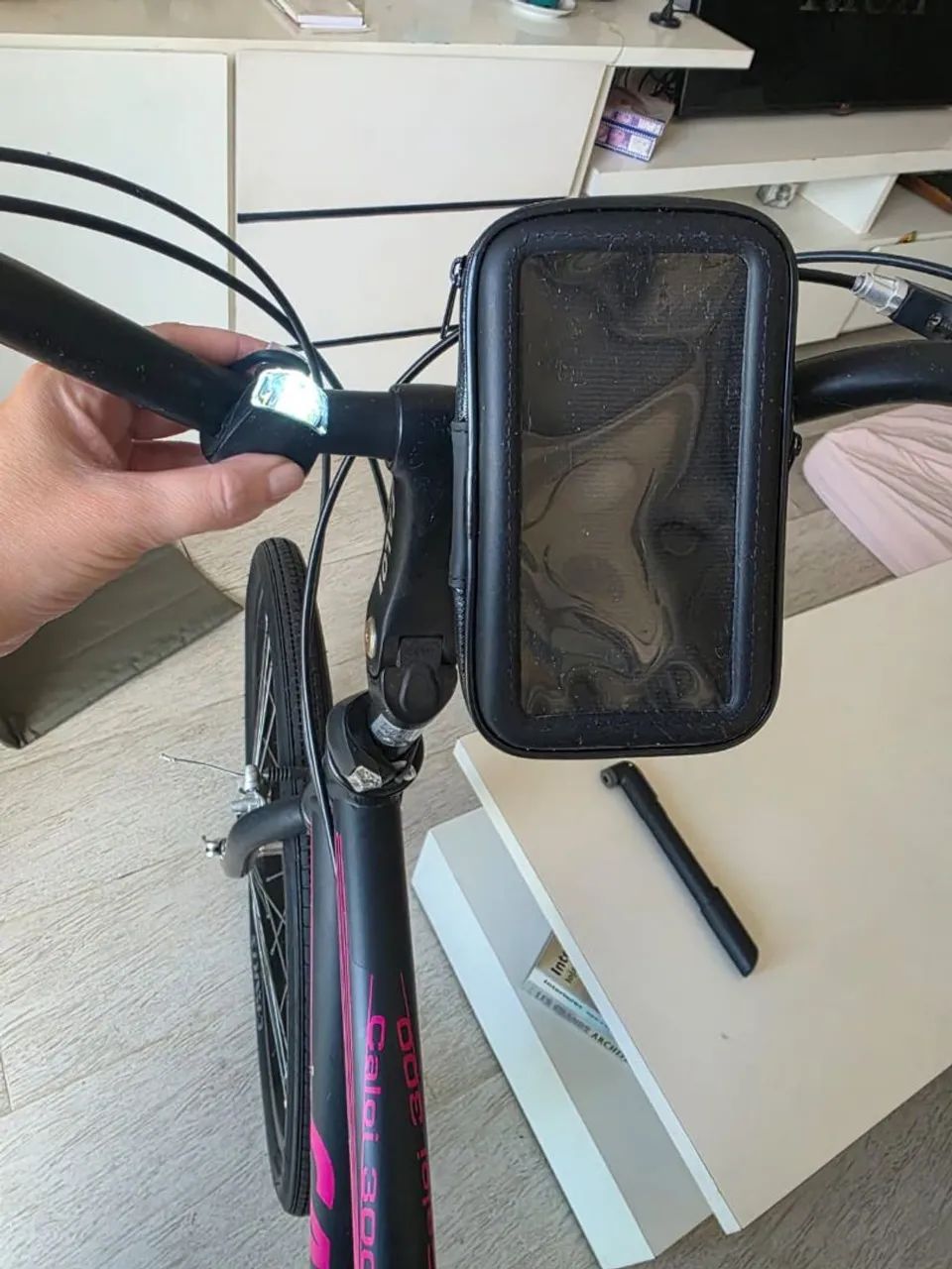 Bicicleta Caloi 300 e Kit com rolo de treino - Foto 3