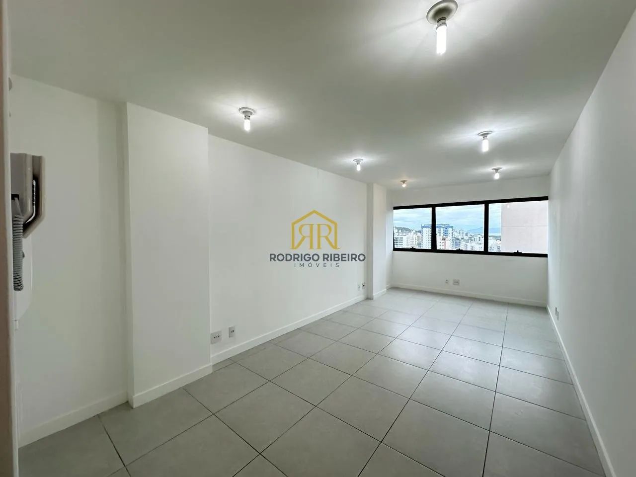 Sala Comercial de 28m² + 01 vaga na Trindade - Foto 3