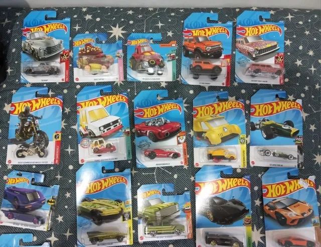Coleção de Hot Wheels na Caixa - Foto 3