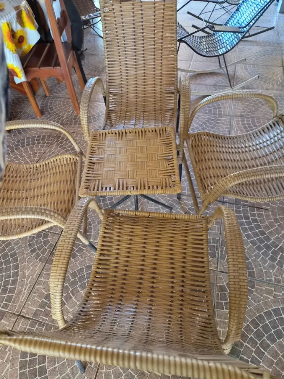 Um conjunto de Cadeiras para área... - Foto 2