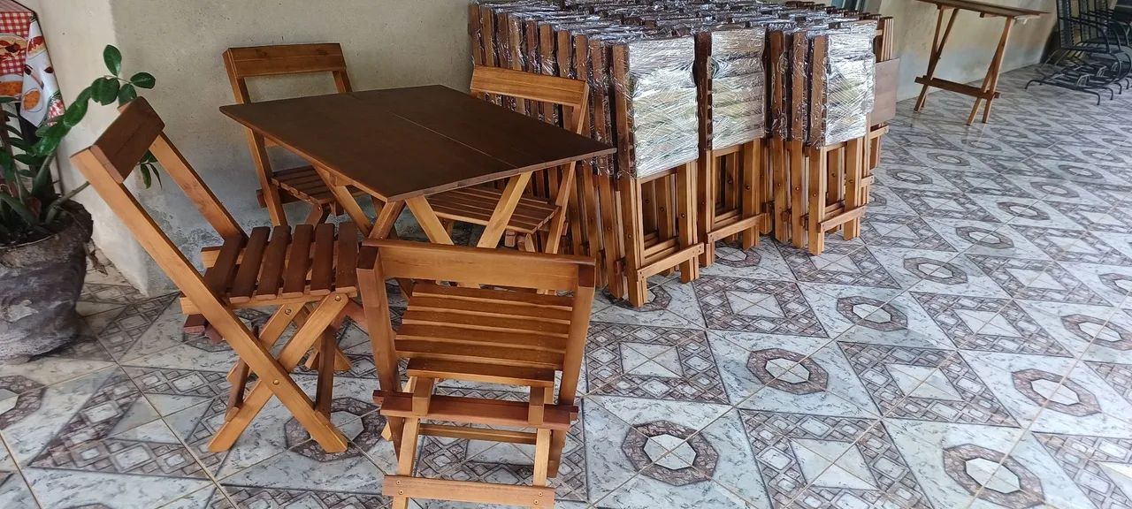 Jogo de mesa 75x70cm dobrável com 4 cadeiras  - Foto 5