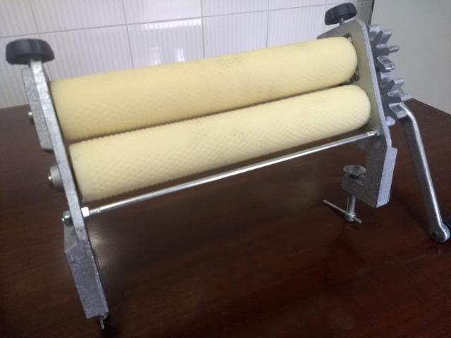 Cilindro Alveolador de Cera de Abelha, apicultura, estampadora de cera, apicultor, abelhas - Foto 3