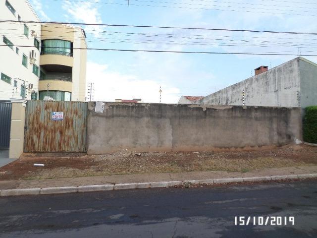 Vende-se terreno para construção na Vila Aurora em Rondonópolis/MT;