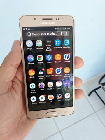 Celular Samsung J5 Metal com 16GB memória