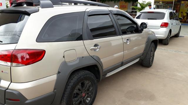 Vendo ou troco por carro sedan - Foto 2