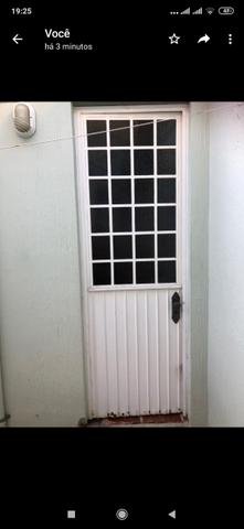 Vendo 2 portas e 1 janela de ferro - Foto 2
