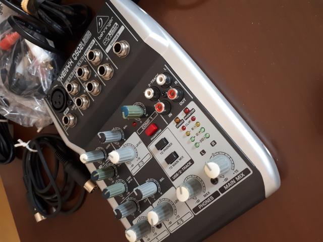 Mesa de som Xenyx Q502usb Behringer - Foto 3