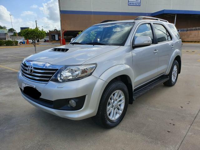 Vende-se Hillux SW4,2013,7 lugares,diesel - Foto 6