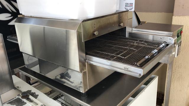Forno de esteira para pizza e esfirra