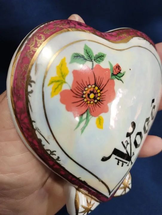 Belíssimo par de corações em porcelana. - Foto 5
