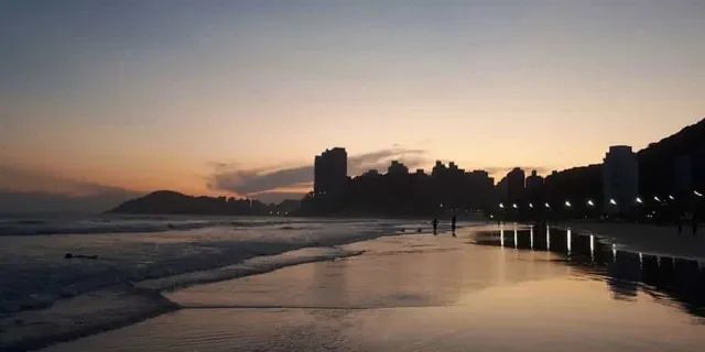 Com ar condicionado  pertinho de tudo 